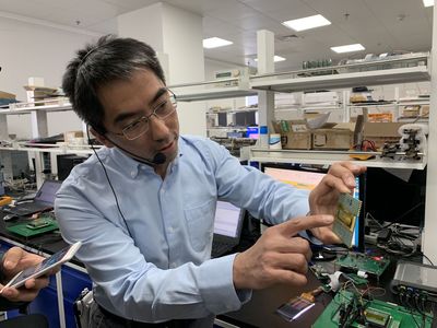壯麗70年 奮斗新時代| 中國芯點亮熒屏手機的研發